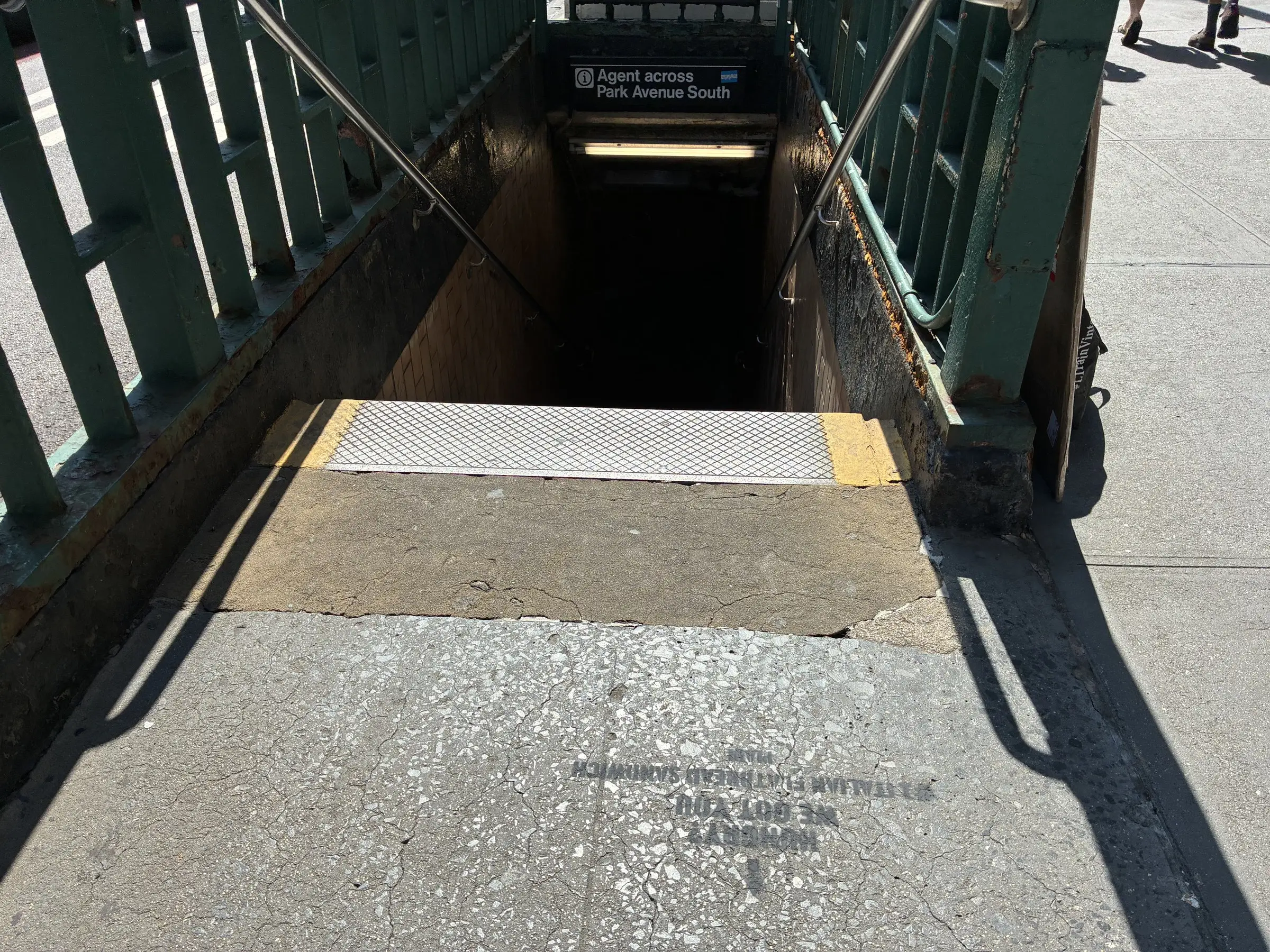 Chalk stencil at the top of the Park Ave S subway stairs by Baruch College pointing toward PIADI.